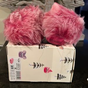 UGG “Puff Squad” Slipper Size 2/3